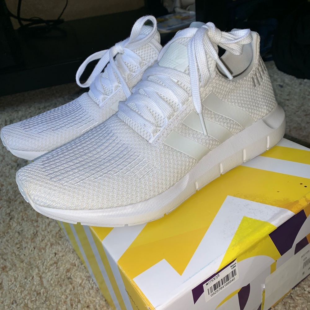 ALL WHITE ADIDAS ULTRA BOOST